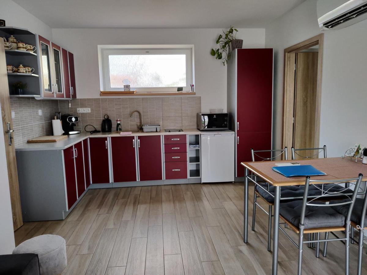 Apartamento Apartman Pod Lipou - Samostatny Objekt Jaroměř Exterior foto