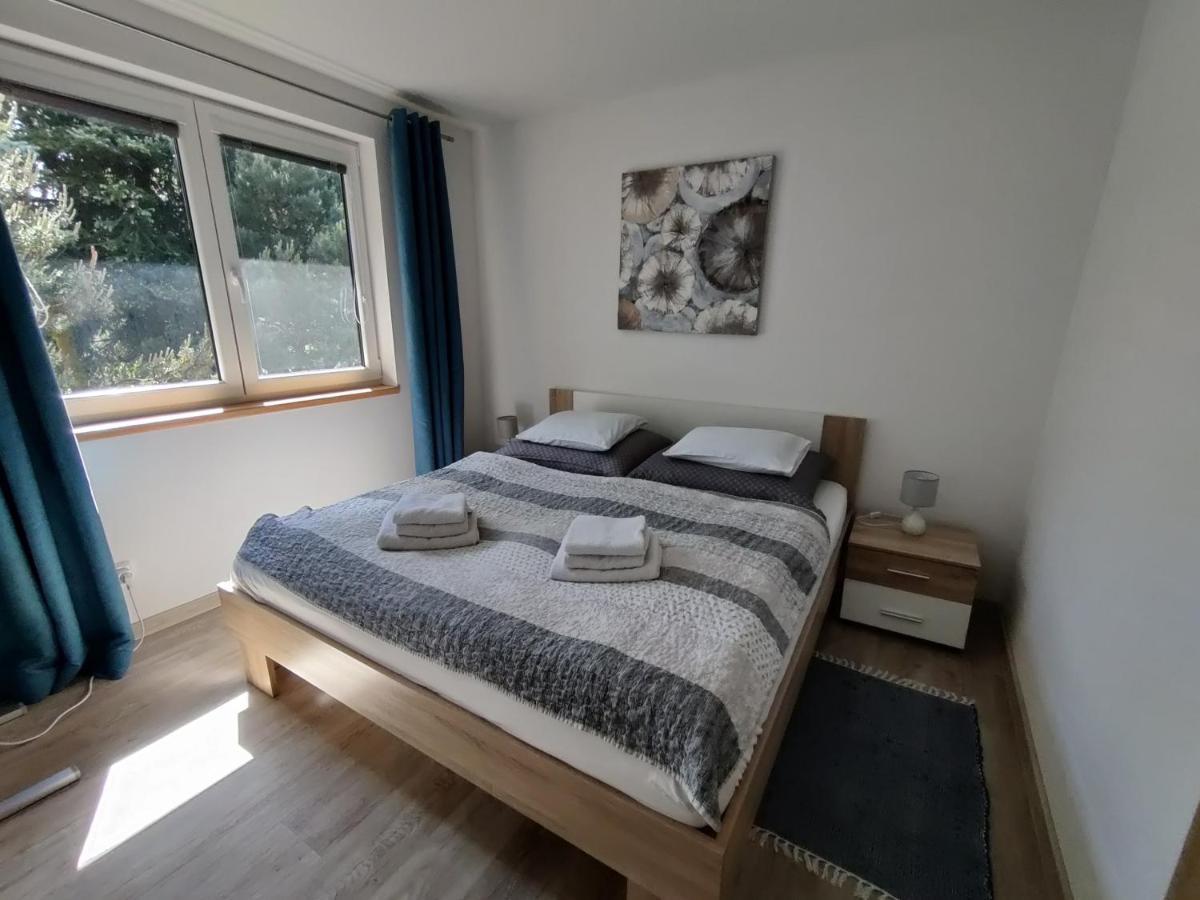 Apartman Pod Lipou - Samostatny Objekt Jaroměř Exterior foto
